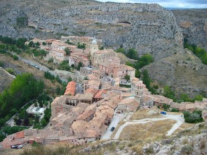 Un pueblo incrustado en un paisaje. Albarracin